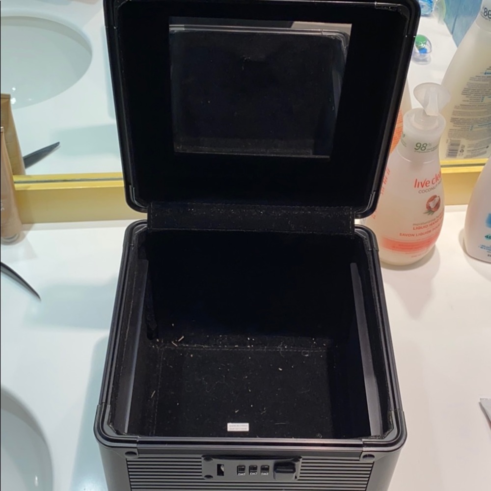 Nars makeup case with lock - Picture 6 of 6